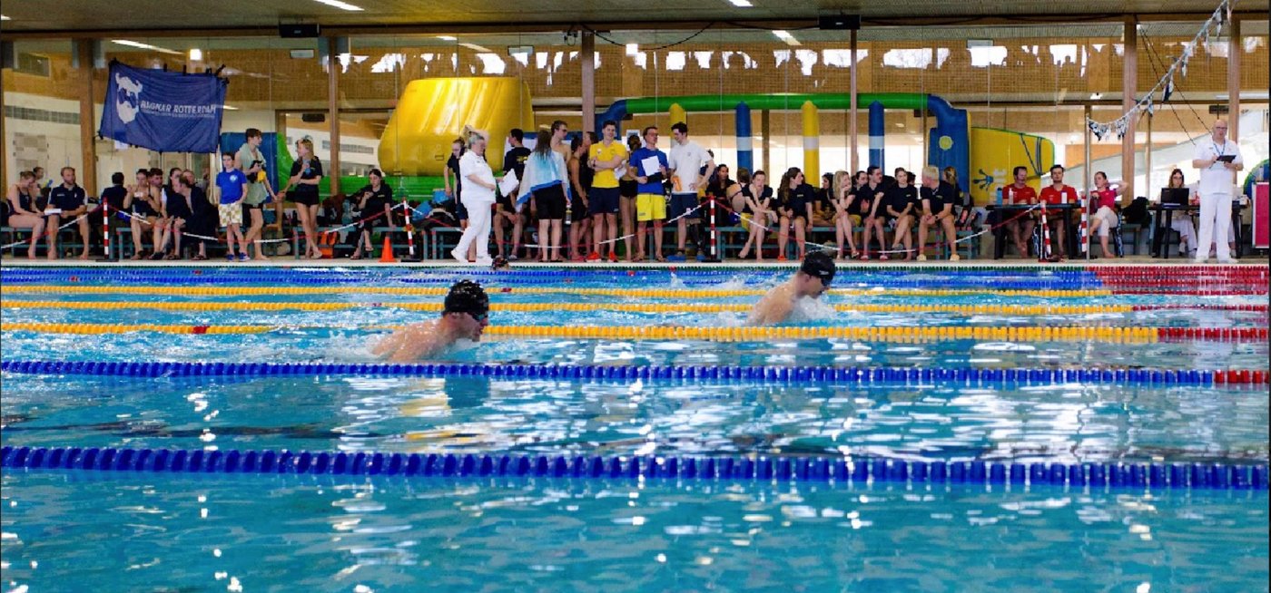 Daniel mid-race in the lead at a swim competition in the Netherlands